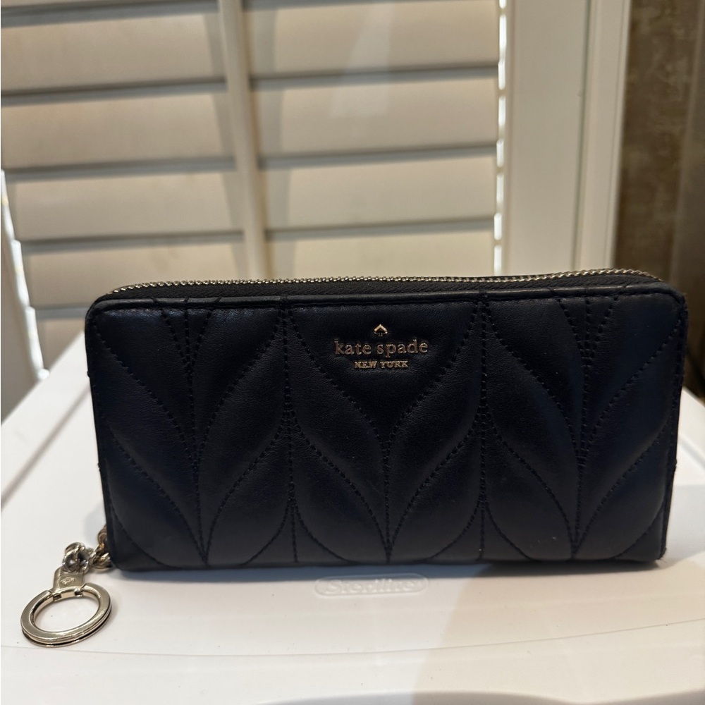 Kate Spade Briar Lane‎ Neda Black Quilted zip around Leather Wallet